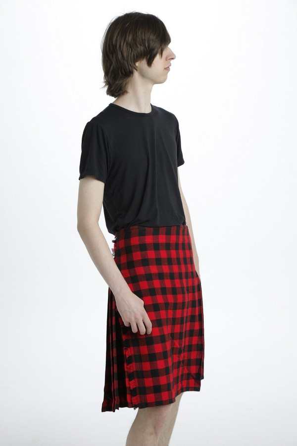 Side view of the red and black Rob Roy MacGregor kilt showing pleats