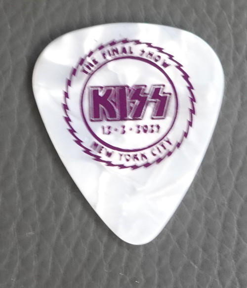 KISS 2023 MADISON SQUARE GARDEN 12-2-23 Final Show Logo Colored Signatures On Marble Guitar Picks Corrected Set Paul Stanley