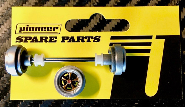 Pioneer Front Axle Assembly No Tires Mag 500 Wheels Gold Spokes 1/32 Slot Car