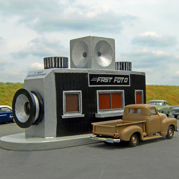 Bachmann 35207 Fast Foto Drive-Through - Roadside U.S.A Building HO Scale