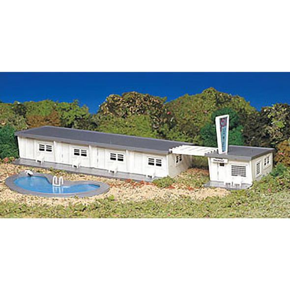 Bachmann 45214 Plasticville Classic Kit - Motel w/Swimming Pool HO Scale