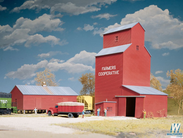 Walthers 933-3036 Farmers Cooperative Rural Grain Elevator Kit : HO Scale