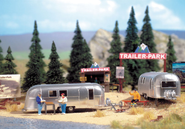 Walthers 949-2902 Camp Site 2 Trailers / 2 Camping Trailers Signs & Accessories HO Scale