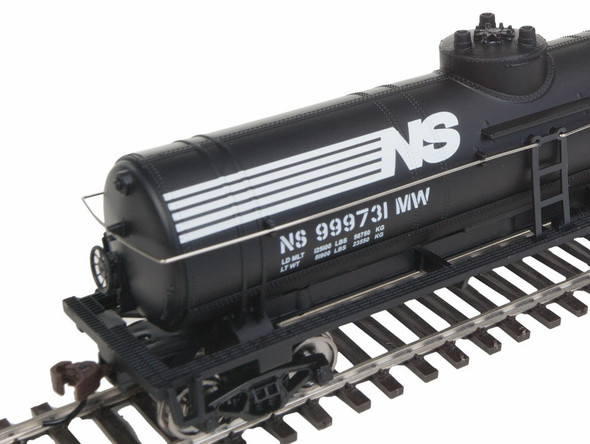 Walthers 931-1447 Tank Car - Ready To Run - Norfolk Southern #999731 HO Scale