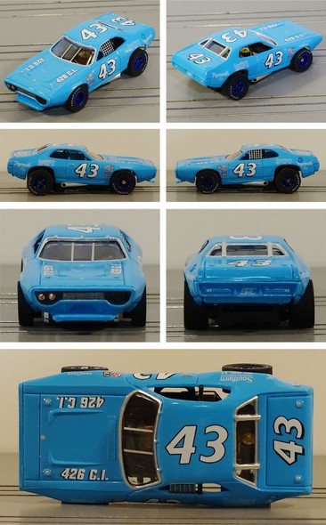 Auto World Xtraction R31 1971 Plymouth Road Runner Southern Richard Petty HO Slot Car