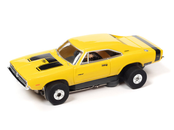 Auto World Thunderjet 1969 Dodge Charger R/T Yellow HO Scale Slot Car