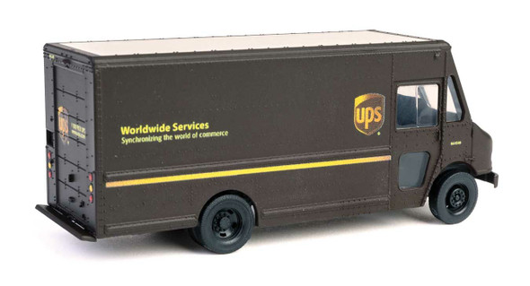 Walthers UPS Package - United Parcel Service New Style Route Star Van HO Scale