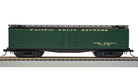 Bachmann 75703 50' Express Reefer - Pacific Fruit Express #726 HO Scale