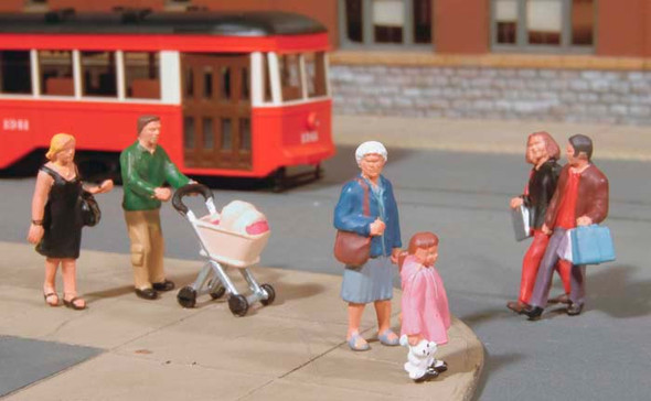 Bachmann Strolling Figures O 33159