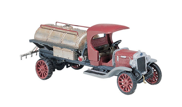 Woodland Scenics Details D242 - Tank Truck Diamond T - HO Scale Kit