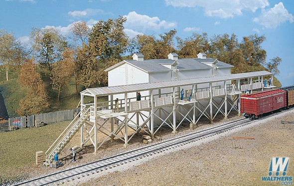 Walthers 933-3049 Icehouse and Platform Kit - 18-1/2 x 6-1/4" : HO Scale