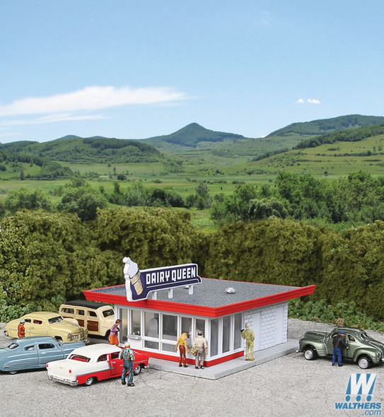 Walthers 933-3845 Vintage Dairy Queen(R) Kit  : N Scale