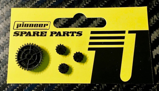 Pioneer GR200520 Legends Gear Pack/Spur Gear 33T/ Pinions 11/12/13T 1/32 Slot Car