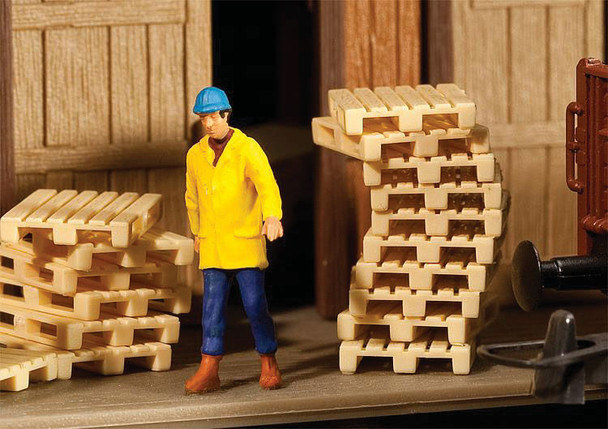 Walthers 949-4129 Wood Pallets Kit Pkg (12) -  HO Scale