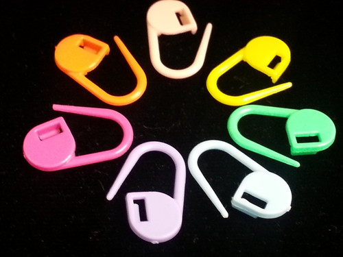 Plastic Locking Stitch Markers by McPorter farms