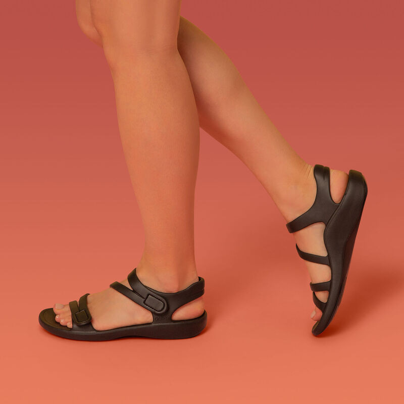 aetrex water sandals