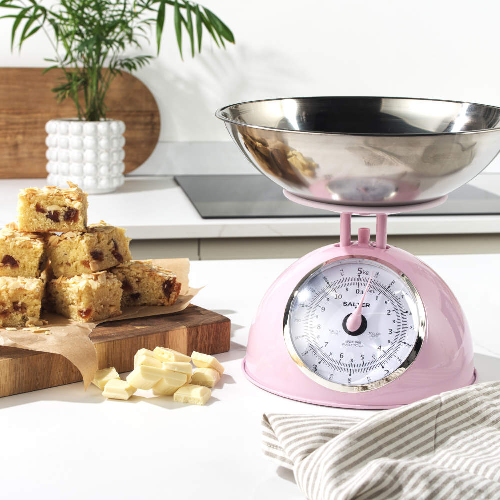 Shop Retro Pink Mechanical Kitchen Scale | 5kg | 2L