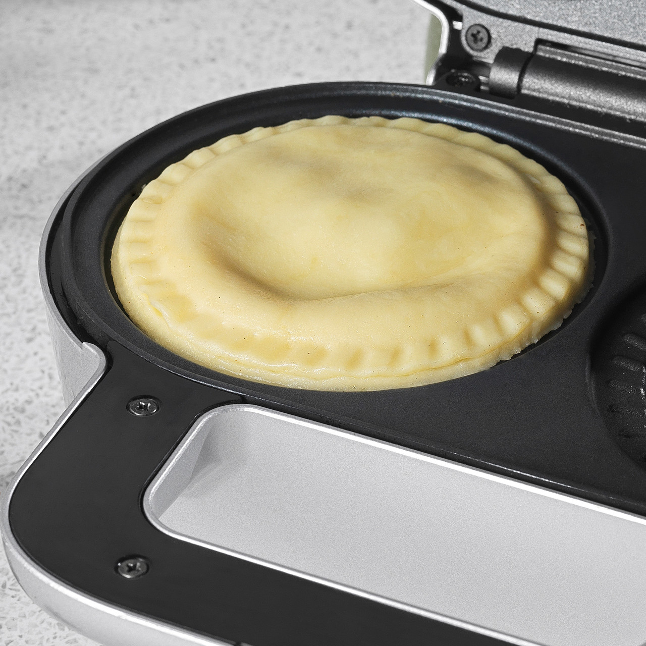 Giles & Posner EK4082G Deep Fill Pie Maker – Double Non-Stick Pie Making  Machine, Electric Twin