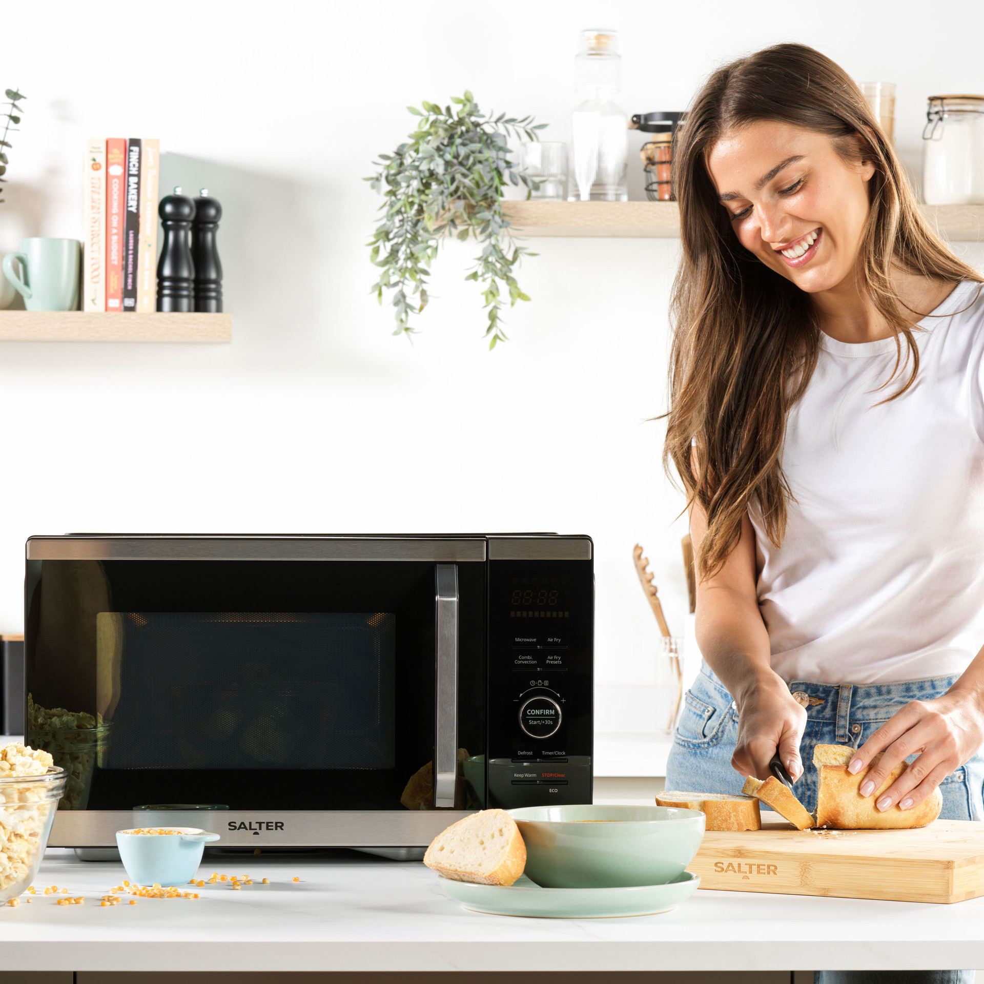 Versatile cooking with the Salter Duowave Airfryer Microwave combo