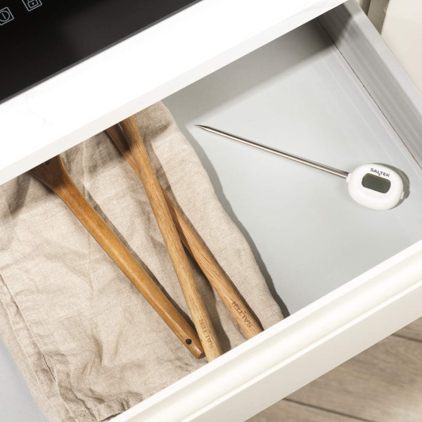 Digital cooking thermometer with white display, shown with 16cm probe and 4cm head measurements