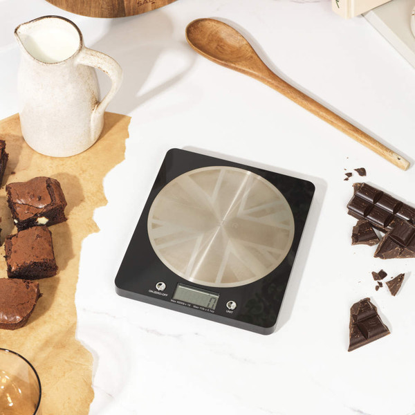 Digital kitchen scale with glass bowl measuring milk in ml or fl oz, Aquatronic feature