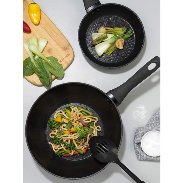 2-piece Salter non-stick pan set, black, with cooked stir fry and vegetables, shown top-down
