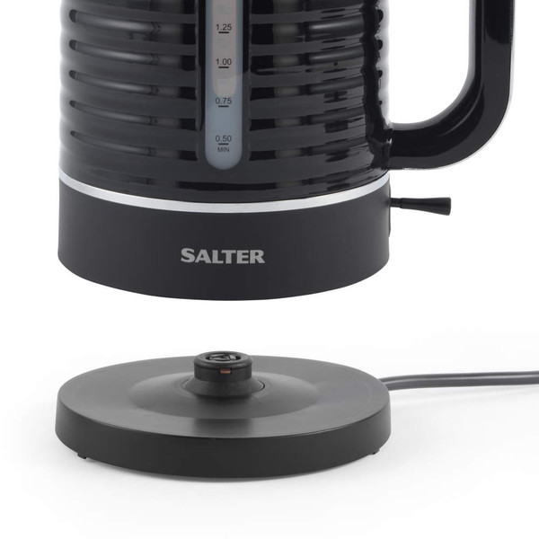 Black electric kettle base and lower body with water level indicator, Salter branding visible.