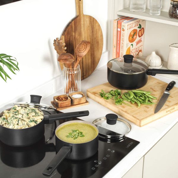 Salter ceramic 16 cm saucepan badge image highlighting recycled aluminium and PFAS-free non-stick coating.