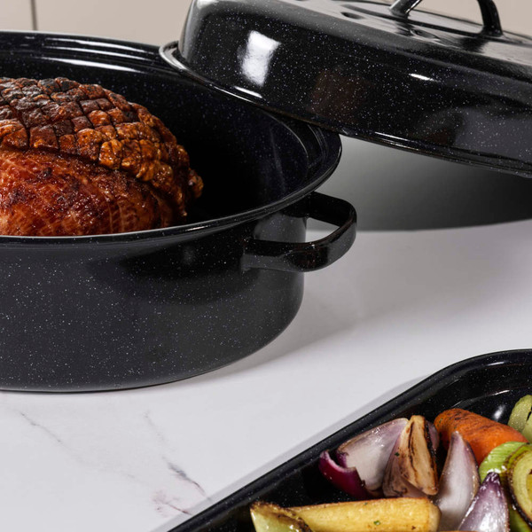 Black enamel roasting pan with lid, shown front view with size dimensions.