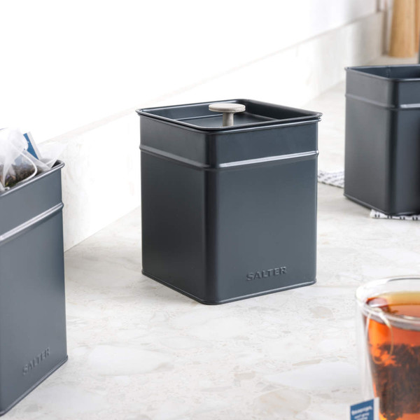 Feature icons: easy to clean and practical storage