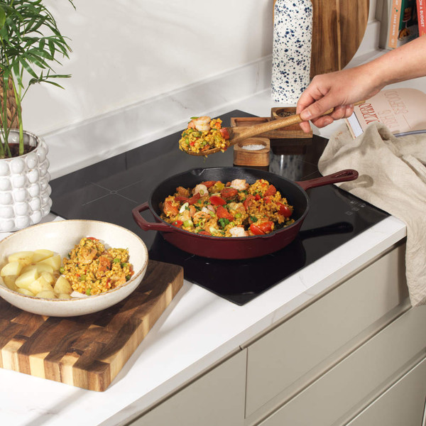 Red-handled cast iron fry pan, 26 cm, in packaging, Salter Chester collection