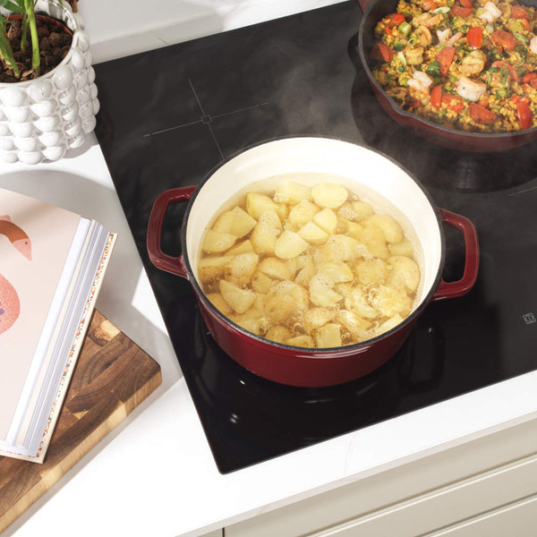 Chester 24cm Cast Iron Casserole Pot - Red | PFAS-free