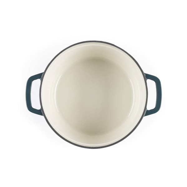 green cast iron pot with 3.4L capacity and moisture-locking lid green cast iron pot with 3.4L capacity and moisture-locking lid