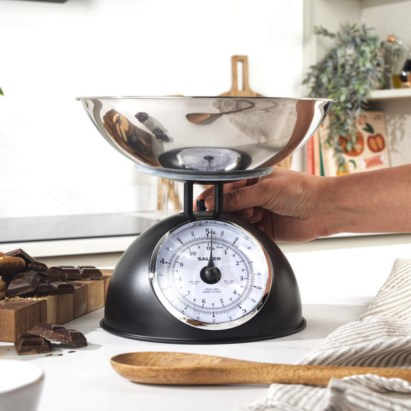 Timeless Mechanical Kitchen Scale – Black