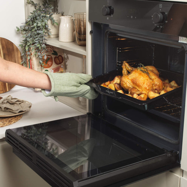 Brilliance 37cm Roasting Tray | Vitreous Enamel