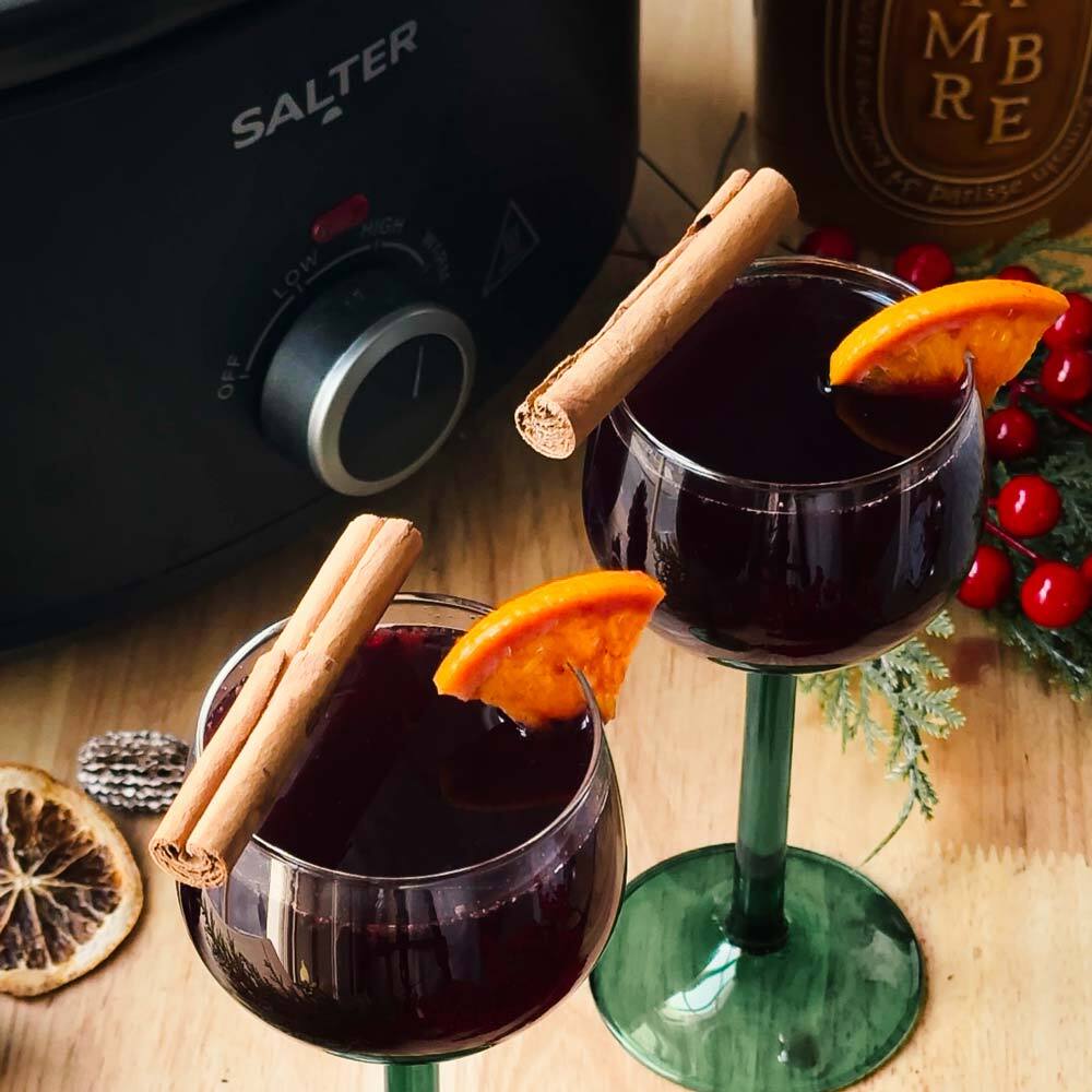 Mulled wine in a slow cooker