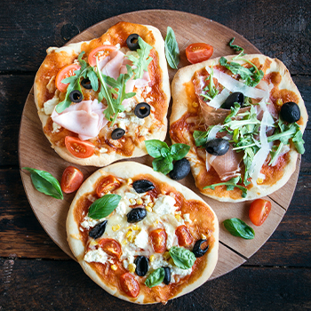 prosciutto-and-buffalo-mozzarella-pizza-recipe.jpg