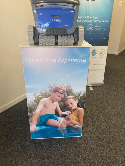 DOLPHIN DISPLAY STAND 90CM