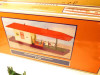 LIONELTRAINS - 14236 OPERATING '356' FREIGHT STATION W/CARTS- 0/027 - LN - H1