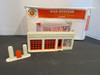 Bachmann 1962 Plasticville O Scale Gas Station with Pumps & Box PR