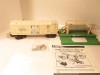 LIONEL 027 #3462 OPERATING MILK CAR W/METAL DOORS /CANS/ STAND -  GOOD- W65