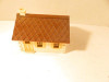 0/027 BUILDING - VINTAGE PLASTICVILLE COTTAGE  KIT - GLUED - VG- SH