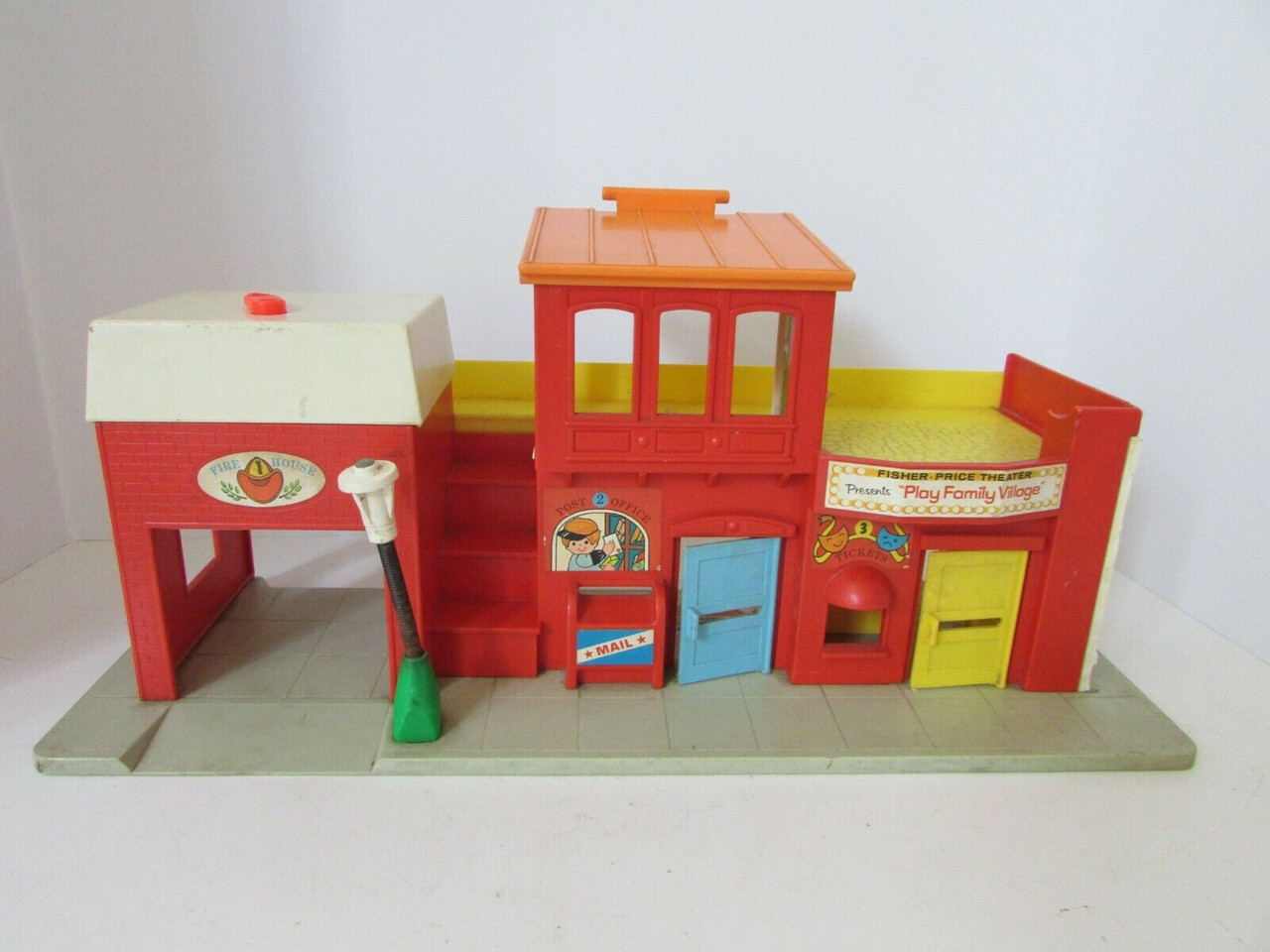 VTG 1973 FISHER PRICE PLAY FAMILY VILLAGE FIRE HOUSE POST OFFICE