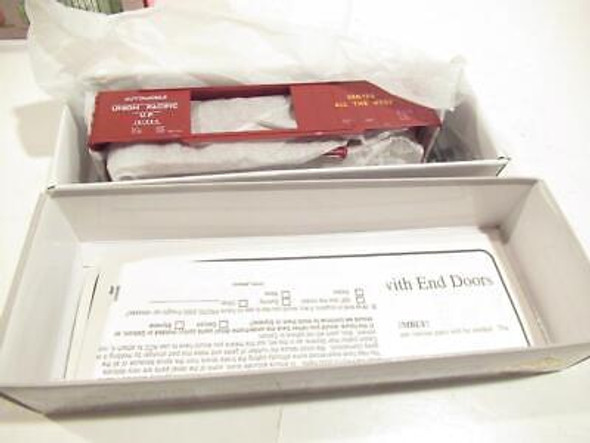 HO TRAINS  LIFE-LIKE PROTO 2000 UN. PAC. 50' AUTOMOBILE BOXCAR KIT-NEW-S31I