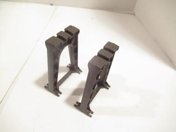 LIONEL POST-WAR  - TWO 'B' TRESTLES- BROWN    NO CLIPS- B1B