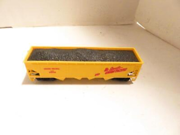 HO TRAINS - UNION PACIFIC HOPPER CAR- KADEE COUPLERS- EXC. - - S27