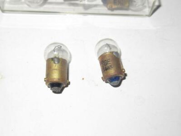 LIONEL POST-WAR- ORIGINAL #52 - SMALL HEAD SCREW IN BULBS (2)- B8