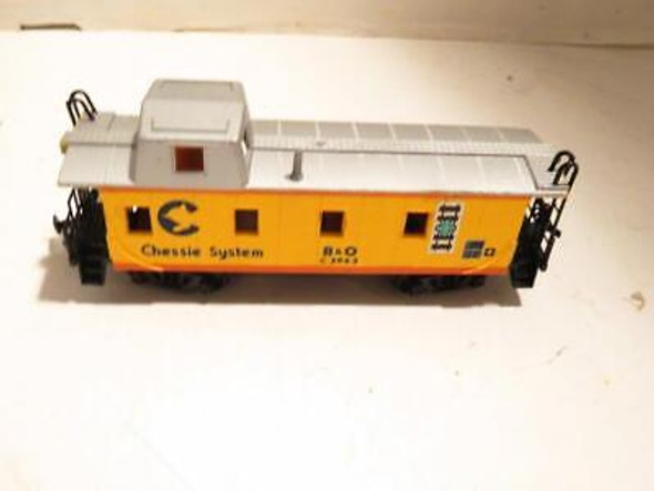 HO TRAINS - CHESSIE CABOOSE-  LATCH COUPLERS - EXC. - S27