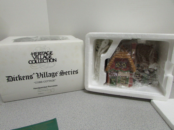 DEPT 56 58246 COBB COTTAGE LIGHTED BUILDING HERITAGE VILLAGE   D8
