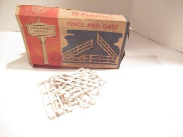 VINTAGE LITTLETOWN-  027-  BOX OF FENCES/GATES -  FAIR- M66